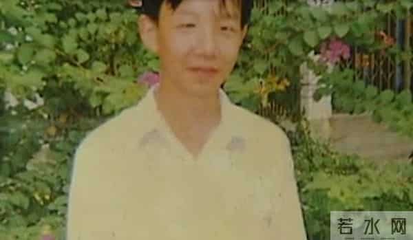 大学生寂寞成灾悲剧！湖北22岁大学生网游成瘾，沉溺网吧10年，归家5天后惨死