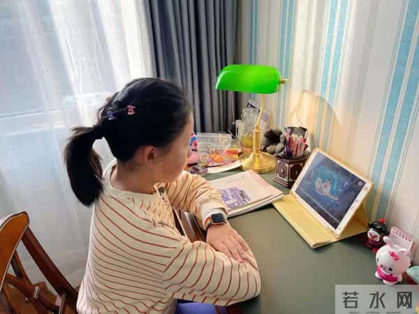 上海中小学生在线学习首日，我们观察到这些有意思的画面