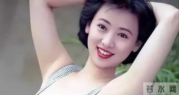 她是清华教授之女，拍三级片与父母决裂，如今再不让女儿进娱乐圈