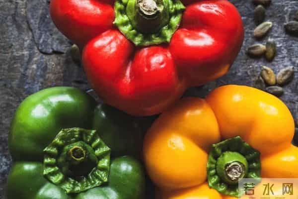 17C142维生素C是西红柿的近10倍 每天吃一个甜椒就够了