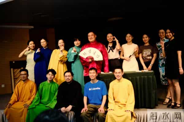 这届打工人流行上夜校