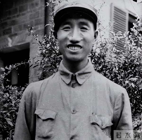 生涯楷模人物十大元帅中，徐向前和聂荣臻谁更应该排在前面？