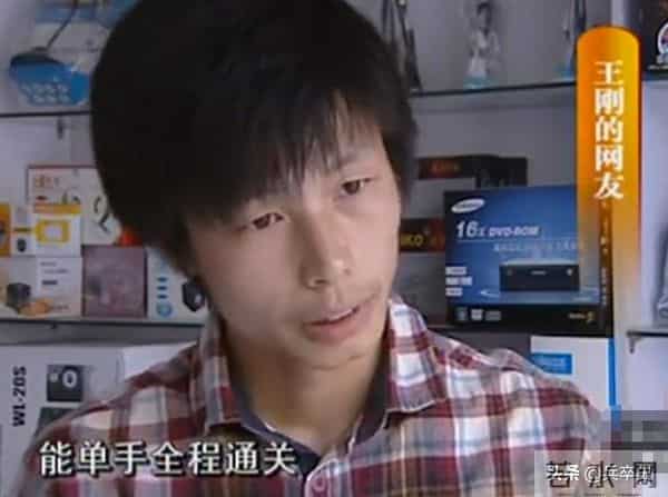 大学生寂寞成灾悲剧！湖北22岁大学生网游成瘾，沉溺网吧10年，归家5天后惨死