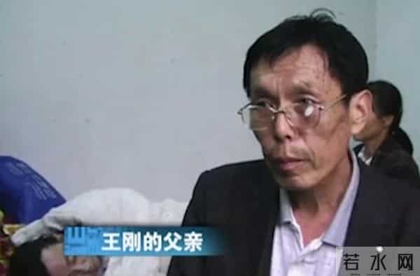 大学生寂寞成灾悲剧！湖北22岁大学生网游成瘾，沉溺网吧10年，归家5天后惨死