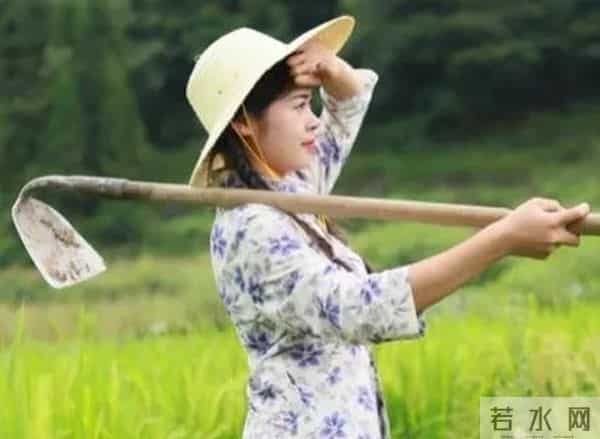 那年我在农村学校代课,因自卑错过了女老师,四年后娶了对的人