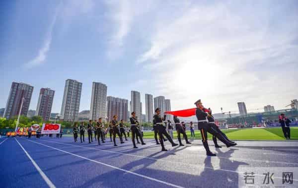 校运会通讯稿英姿飒爽展青春风采 顽强拼搏迎百年华诞——兰州交通大学第五十二届运动会隆重开幕