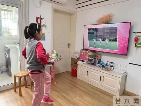 上海中小学生在线学习首日，我们观察到这些有意思的画面