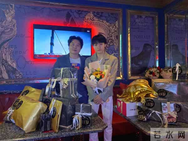 师生15年后再成师徒