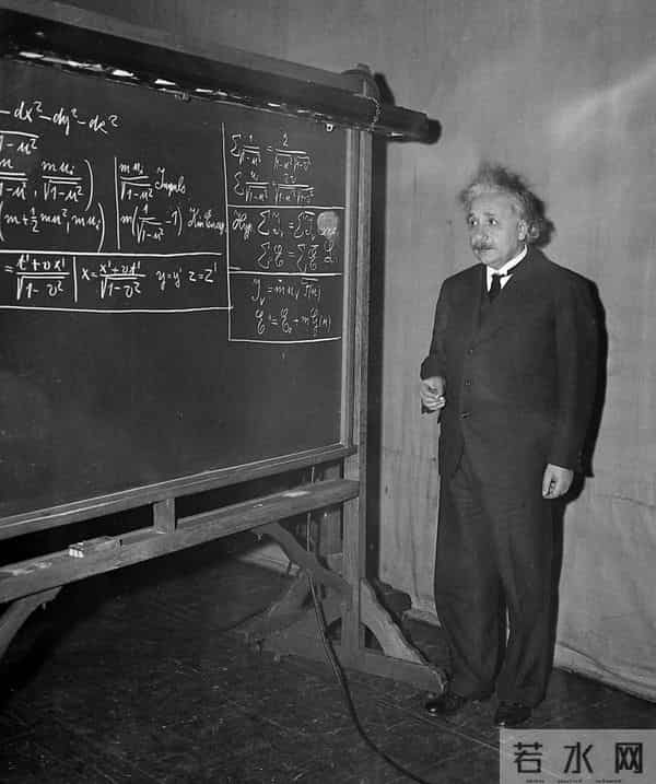 弦理论：宇宙只能是26维度，这样才能兼容广义相对论和量子力学