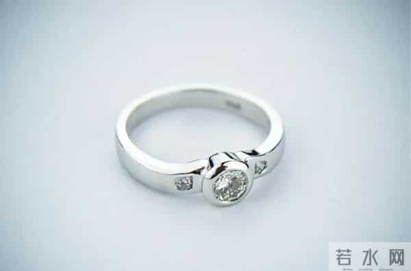 高校开女生婚恋课发现一个奇怪现象:凡是相亲认识的,结婚基本都快