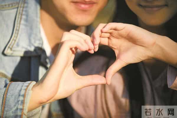 专家鼓励大学生恋爱 -恋爱学业不对立