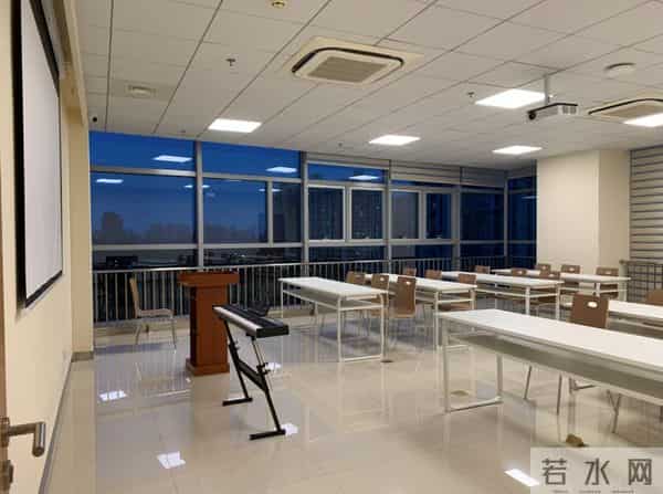 这届打工人流行上夜校