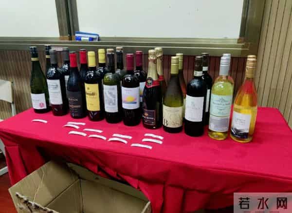 这届打工人流行上夜校