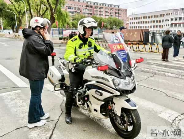 佳木斯警察学院护航高考】考生忘带证件 佳木斯公安交警开启“紧急救援”
