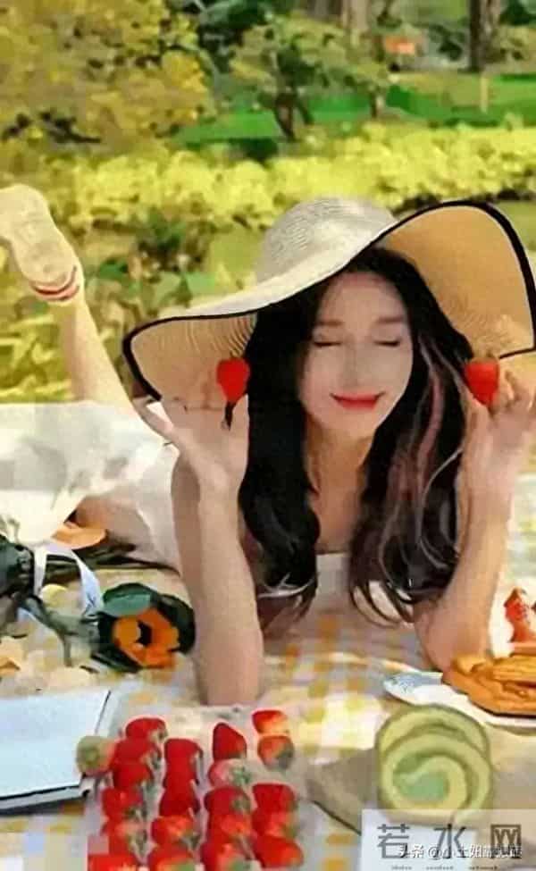 南京师大校花李如儒美貌惊艳全网，网友惊叹：美到让人怀疑人生！