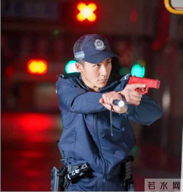 公交上抓小偷的警校生被记三等功