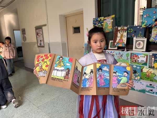 读书日是哪一日向同学推荐好书，还有学生尝试写“书”，小学读书节让书香弥漫校园