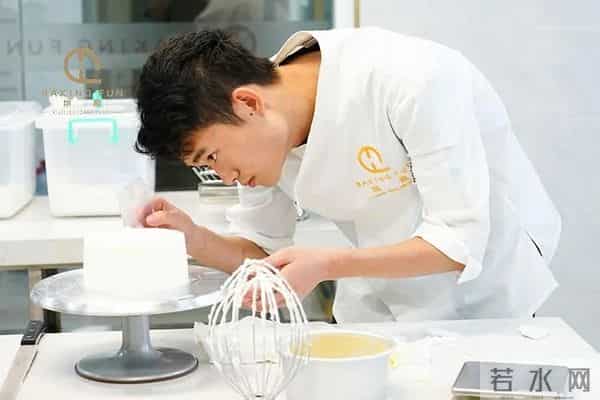 师生15年后再成师徒