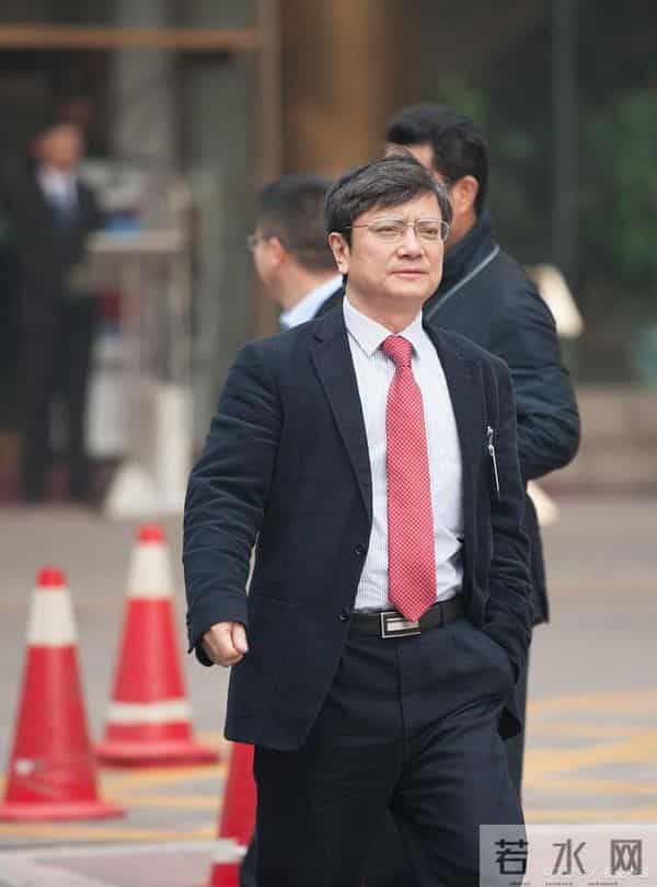 郑强最新演讲打脸了!耐克暴涨2000亿重回巅峰,郑强教授一语点醒众人