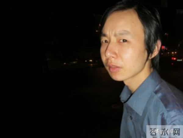 大学生寂寞成灾悲剧！湖北22岁大学生网游成瘾，沉溺网吧10年，归家5天后惨死