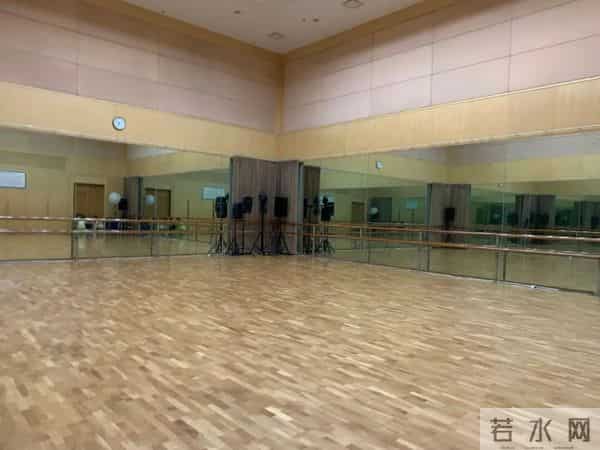 这届打工人流行上夜校