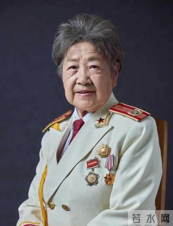 霓虹灯下新哨兵霓虹灯下的哨兵,再现南京路上八连的故事!一起重温——