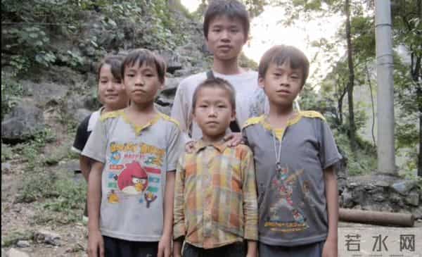 他大学毕业后,去偏远山区支教,月薪880元,他坚守11年,为啥?