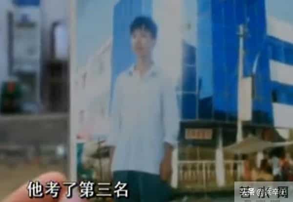 大学生寂寞成灾悲剧！湖北22岁大学生网游成瘾，沉溺网吧10年，归家5天后惨死