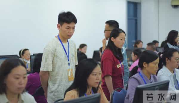 实拍高考阅卷现场