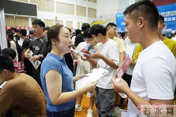 “金秋启航”促就业 精准服务护航青春梦