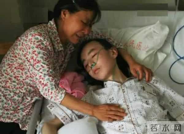 大学生寂寞成灾悲剧！湖北22岁大学生网游成瘾，沉溺网吧10年，归家5天后惨死