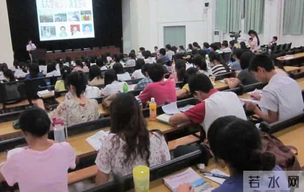 高校忘开必修课大学生 的“抢课大战”，为什么都说很重要？新生必看避坑指南来了