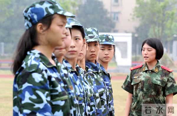 高一军训口号高中的第一课是军训，军训期间，高一学生有哪些注意事项？