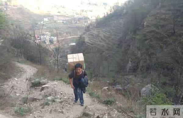 他大学毕业后,去偏远山区支教,月薪880元,他坚守11年,为啥?