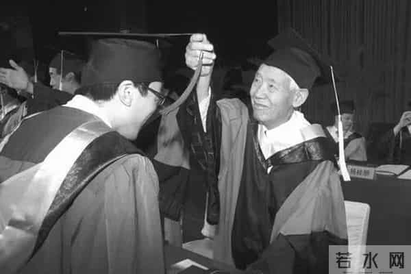 今天,这所高校网站变灰