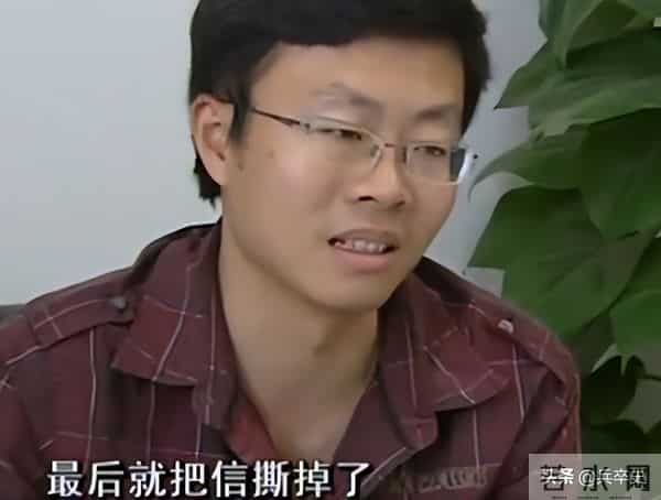 大学生寂寞成灾悲剧！湖北22岁大学生网游成瘾，沉溺网吧10年，归家5天后惨死