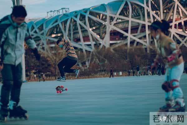 精选五首风格迥异、情感深邃的爱情巅峰之作，以飨文友