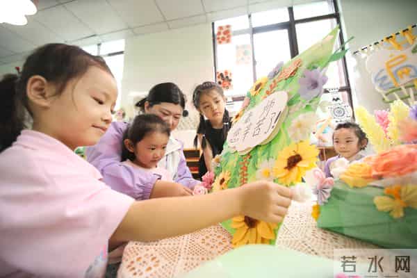 图集｜河南多地欢庆教师节 童心祝福感念师恩