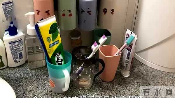 冲厕时一定要“盖上马桶盖”！小心在这3个地方“养细菌”