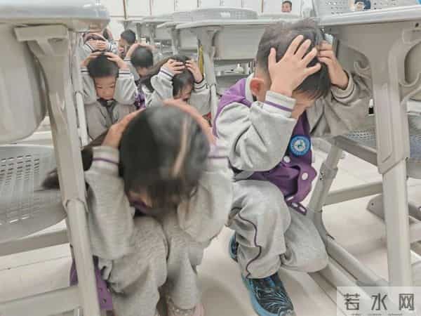 筑牢校园安全防线！济南高新区稼轩小学开展防震应急疏散演练