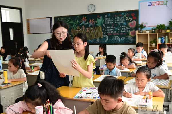 图集｜河南多地欢庆教师节 童心祝福感念师恩