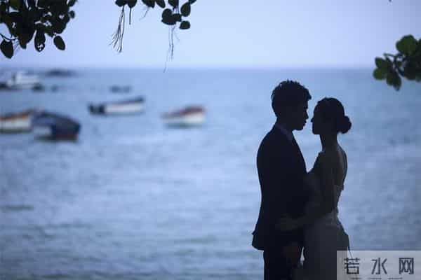 一个女人内心很寂寞，才会发这样的朋友圈