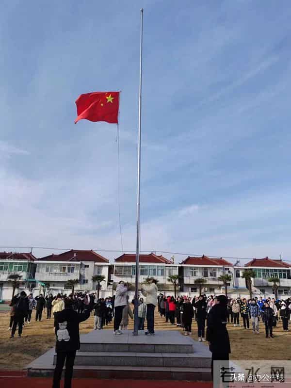 新学期开学第一次国旗下讲话 关于成长和梦想 演讲稿