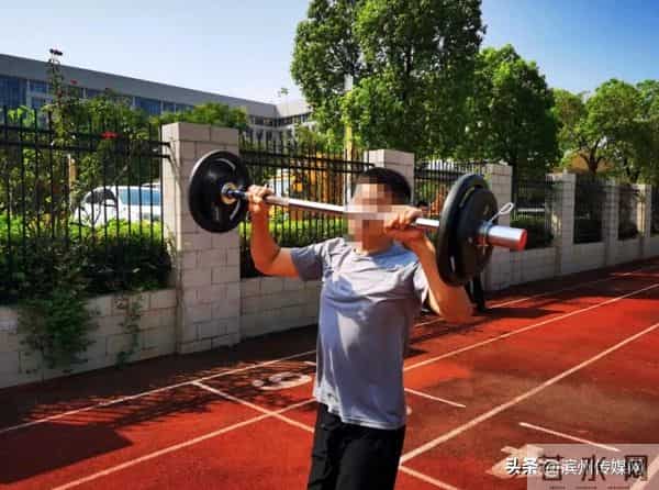 南航通报“员工参加3000米体测后猝死”:已成立专项工作组;医院:死者约38岁,是航空安全员