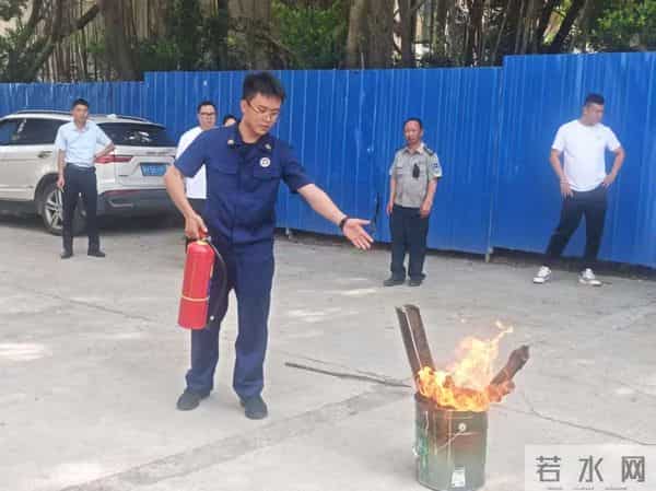 黄果树旅游区消防救援大队开展企业商户消防安全培训