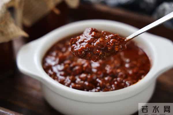 秋冬季节的下饭神器，我家每年必做的牛肉酱，拌饭拌面超香