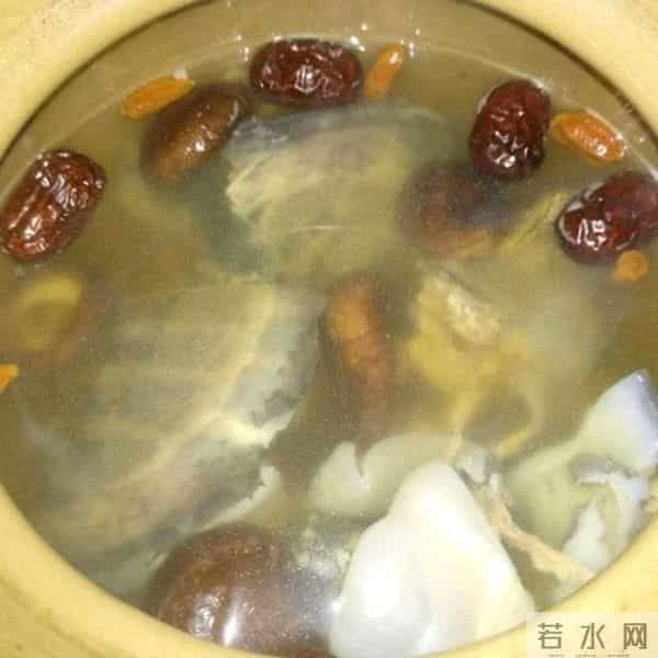 你做的清炖甲鱼汤,和饭店大厨相比,只差这一步