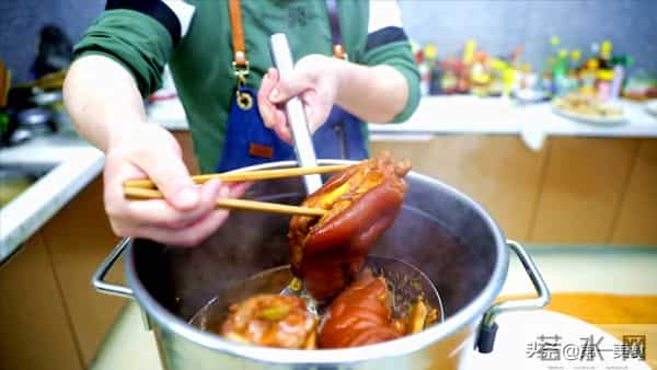 3.8女神节!建议女人:生活别太节俭,8物该吃就吃,千万别心疼钱