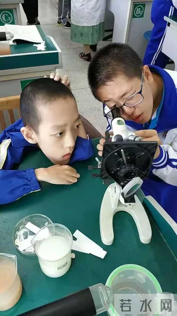 18公斤渐冻症男孩考入北航:童话般的爱心接力,只为让他遥望星空