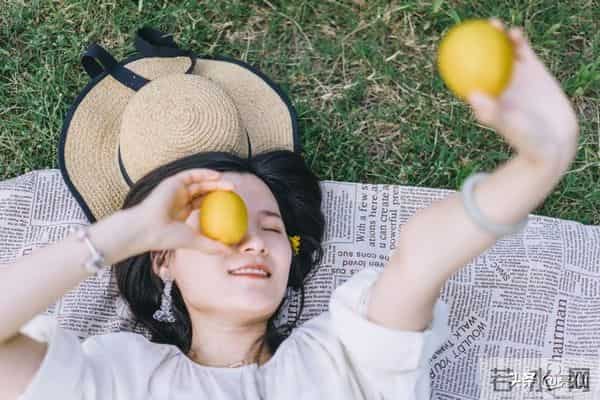 精选五首风格迥异、情感深邃的爱情巅峰之作，以飨文友